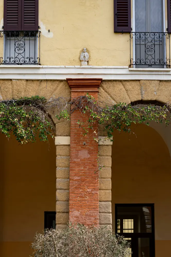 Uno scorcio del chiostro del Collegio Senatore